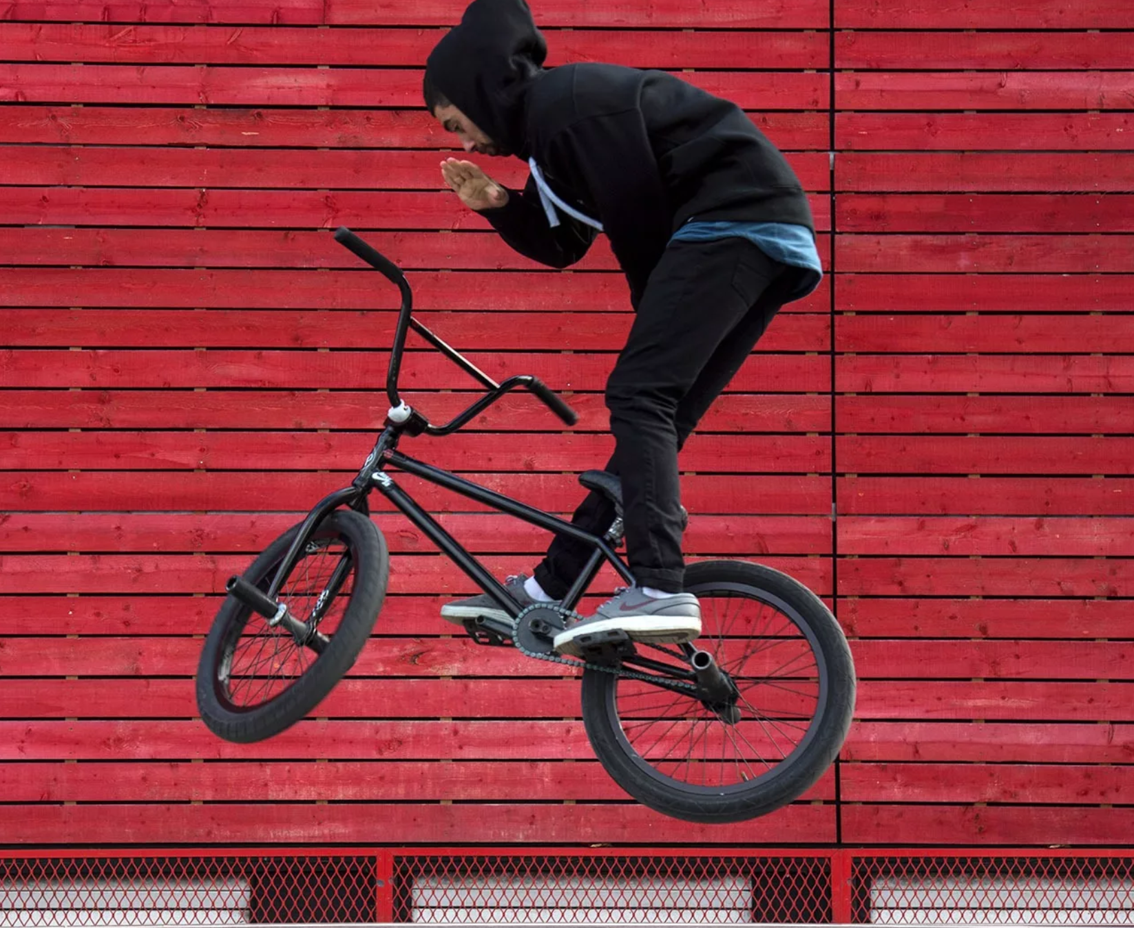 Безопасная конструкция для любителей адреналина: велосипед BMX