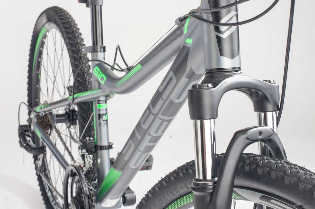 Велосипед Stels Navigator 610 MD 26 V040 (серый/зеленый, 2021)