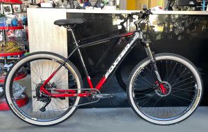 Велосипед Foxter Dallas 9 ск Cues (21, черный/красный) Велосипед Foxter Dallas 9 ск Cues (21, черный/красный)